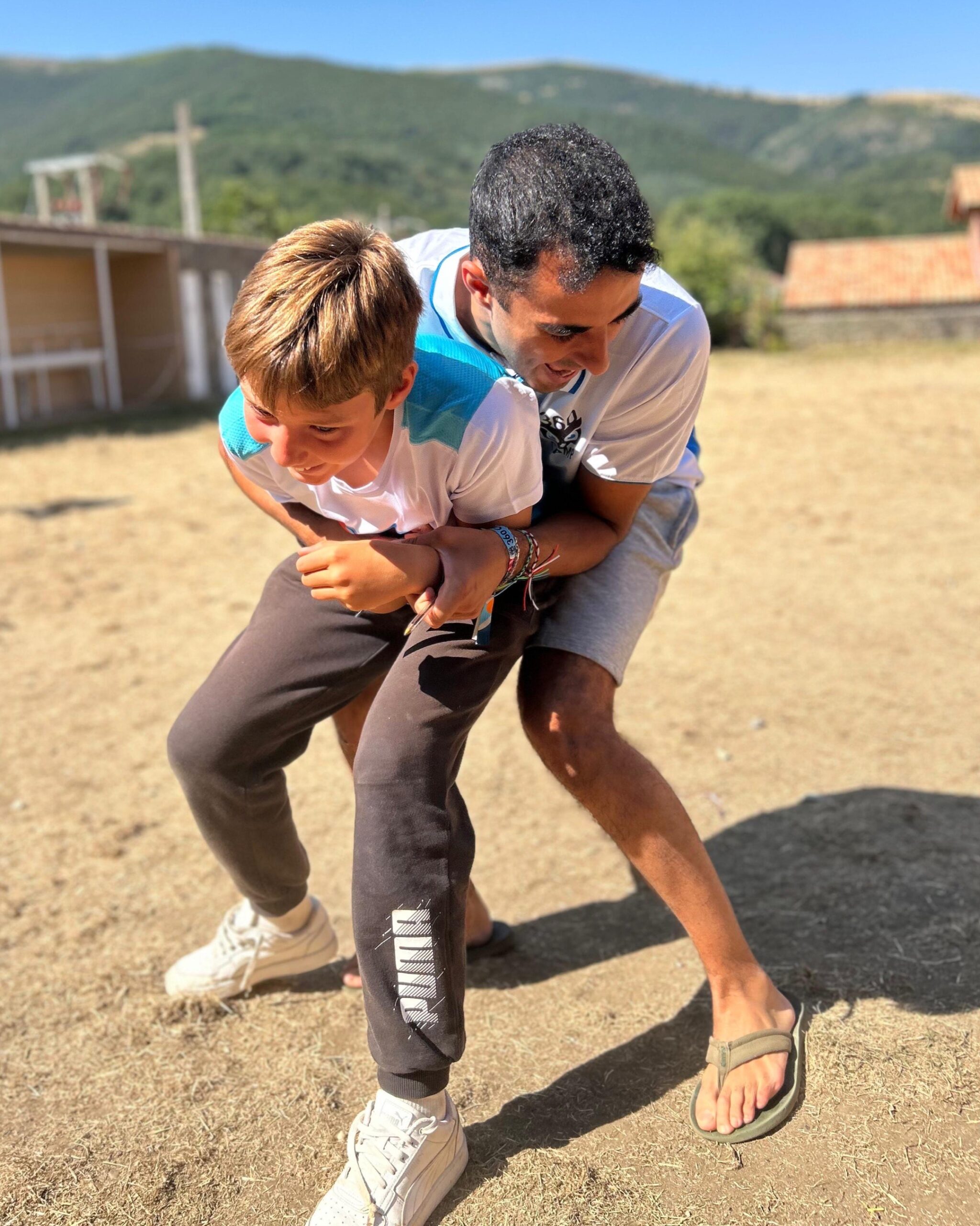 En este momento estás viendo ¿QUÉ DEBE LLEVAR MI HIJO EN LA MALETA PARA SU PRIMER CAMPAMENTO?