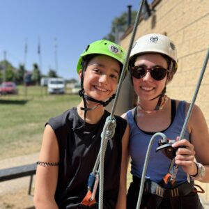 ¿QUIÉN CUIDARÁ DE MI HIJO MIENTRAS ESTÁ DE CAMPAMENTO? 
